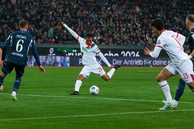 Alexis Claude-Maurice 20 (FC Augsburg) mit einem Torschuss, Aktion, FC Augsburg vs. TSG 1899 Hoffenheim, Fussball, Maenner, Bundesliga, Saison 2025 2026, Rueckrunde, 29. Spieltag, 10.04.2026 DFB regulations prohibit any use of photographs as image sequences and or quasi-video Augsburg Bayern Deutschland *** Alexis Claude Maurice 20 FC Augsburg with a shot on goal, Action, FC Augsburg vs TSG 1899 Hoffenheim, Football, Men, Bundesliga, Season 2025 2026, Second round, Matchday 29, 10 04 2026 DFB regulations prohibit any use of photographs as image sequences and or quasi video Augsburg Bayern Germany Copyright: xkolbert-press MartinxAgüerax