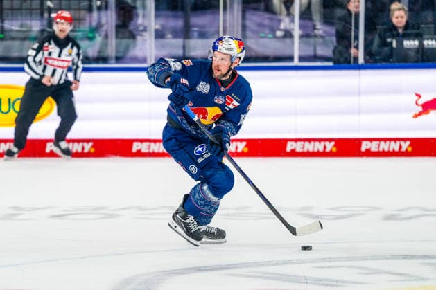 Penny DEL Playoff Halbfinale Spiel 2: Red Bull München - Adler Mannheim; 10.04.2026 Am Puck Patrick Hager (Red Bull München, 52), Halbfinale Spiel 2 Penny DEL Saison 25 26 Red Bull München gegen die Adler Mannheim am 10.03.2026 im SAP Garden in München *** Penny DEL Playoff Semifinal Game 2 Red Bull Munich Adler Mannheim 10 04 2026 At the puck Patrick Hager Red Bull Munich, 52 , Semifinal Game 2 Penny DEL Season 25 26 Red Bull Munich against Adler Mannheim on 10 03 2026 at SAP Garden in Munich Copyright: xBEAUTIFULxSPORTS Eimertenbrinkx