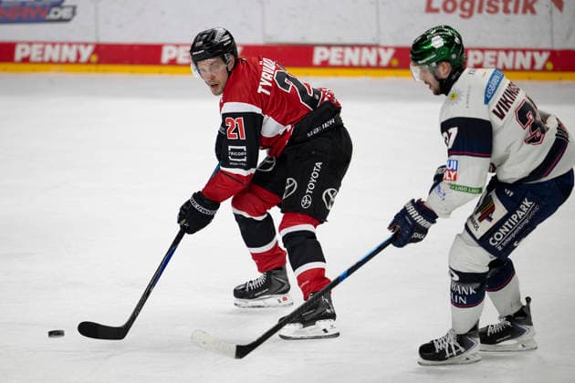 PENNY DEL 1 - Playoff Halbfinale - Kölner Haie - Eisbären Berlin; Köln, 10.04.2026 Juhani Tyrväinen (Kölner Haie, Sturm, 21); PENNY DEL 1 - Playoff Halbfinale - Kölner Haie - Eisbären Berlin am 10.04.2026 in der Lanxess Arena in Köln (Deutschland). *** PENNY DEL 1 Playoff Semifinal Kölner Haie Eisbären Berlin Cologne, 10 04 2026 Juhani Tyrväinen Kölner Haie, Sturm, 21 PENNY DEL 1 Playoff Semifinal Kölner Haie Eisbären Berlin on 10 04 2026 at the Lanxess Arena in Cologne Germany Copyright: xBEAUTIFULxSPORTS AndreasxDickx
