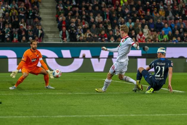 im Zweikampf, Aktion, mit Oliver Baumann 1 (TSG 1899 Hoffenheim), Anton Kade 30 (FC Augsburg), Albian Hajdari 21 (TSG 1899 Hoffenheim), FC Augsburg vs. TSG 1899 Hoffenheim, Fussball, 1. Bundesliga, 29. Spieltag, 10.04.2026 DFB regulations prohibit any use of photographs as image sequences and or quasi-video Augsburg Bayern Deutschland *** in duel, action, with Oliver Baumann 1 TSG 1899 Hoffenheim , Anton Kade 30 FC Augsburg , Albian Hajdari 21 TSG 1899 Hoffenheim , FC Augsburg vs TSG 1899 Hoffenheim, Football, 1 Bundesliga, 29 Matchday, 10 04 2026 DFB regulations prohibit any use of photographs as image sequences and or quasi video Augsburg Bayern Germany Copyright: xkolbert-press ChristianxKolbertx