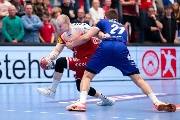 10.04.2026, 27. Spieltag der 2. Handball Bundesliga, TuSEM Essen - HBW Balingen-Weilstetten. v. l. Oskar Kostuj (TuSEM Essen), Till Wente (HBW Balingen-Weilstetten). Essen Am Hallo NRW Deutschland xRHR-FOTO DEx *** 10 04 2026, 27 Matchday of the 2 Handball Bundesliga, TuSEM Essen HBW Balingen Weilstetten f l Oskar Kostuj TuSEM Essen , Till Wente HBW Balingen Weilstetten Essen Am Hallo NRW Germany xRHR PHOTO DEx Copyright: DennisxEwert RHR-FOTOx RHR-FOTO DE