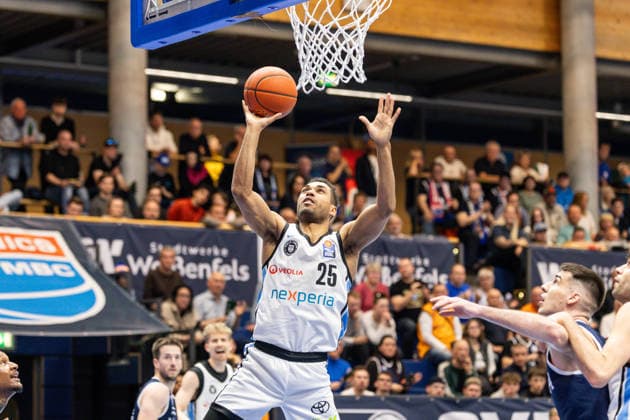 GER, easy-Credit Basketball-Bundesliga, Syntainics MBC - Veolia Towers Hamburg. 10.04.2026, Stadthalle, Weißenfels, GER, easy-Credit Basketball-Bundesliga, Syntainics MBC - Veolia Towers Hamburg. Kenneth Ogbe (Veolia Towers Hamburg, 25) Â Foto Alexander Trienitz Weißenfels Stadthalle Sachsen-Anhalt Deutschland