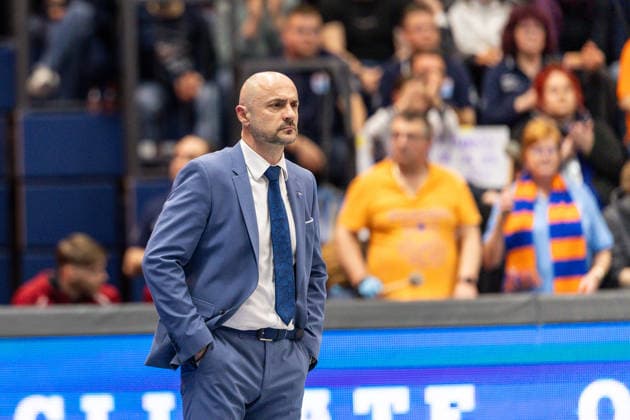 GER, easy-Credit Basketball-Bundesliga, Syntainics MBC - Veolia Towers Hamburg. 10.04.2026, Stadthalle, Weißenfels, GER, easy-Credit Basketball-Bundesliga, Syntainics MBC - Veolia Towers Hamburg. Milenko Bogicevic (Head Coach), Syntainics MBC Â Foto Alexander Trienitz Weißenfels Stadthalle Sachsen-Anhalt Deutschland