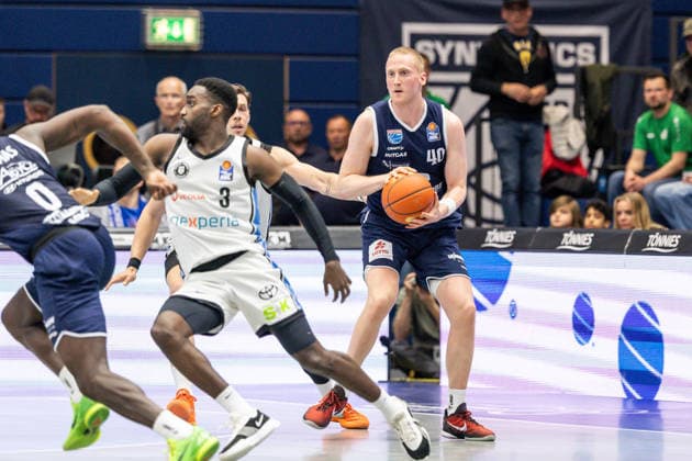 GER, easy-Credit Basketball-Bundesliga, Syntainics MBC - Veolia Towers Hamburg. 10.04.2026, Stadthalle, Weißenfels, GER, easy-Credit Basketball-Bundesliga, Syntainics MBC - Veolia Towers Hamburg. Collin Welp (Syntainics MBC, 40) Â Foto Alexander Trienitz Weißenfels Stadthalle Sachsen-Anhalt Deutschland