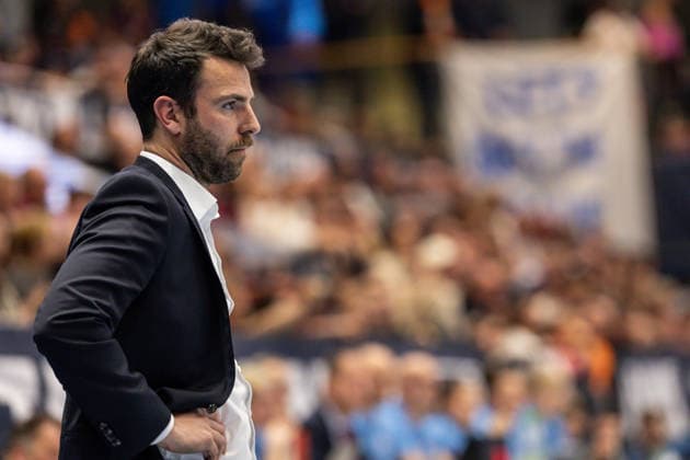GER, easy-Credit Basketball-Bundesliga, Syntainics MBC - Veolia Towers Hamburg. 10.04.2026, Stadthalle, Weißenfels, GER, easy-Credit Basketball-Bundesliga, Syntainics MBC - Veolia Towers Hamburg. Benka Barloschky (Head Coach), Veolia Towers Hamburg Â Foto Alexander Trienitz Weißenfels Stadthalle Sachsen-Anhalt Deutschland