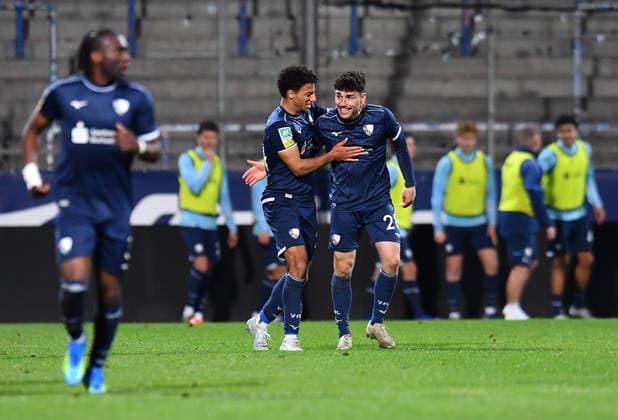 Fußball Herren Regionalliga West Saison 2025 2026 29. Spieltag: VfL Bochum U21, U 21 - Wuppertaler SV am 10.04.2026 im Vonovia Ruhrstadion in Bochum Luis Hartwig ( VfL Bochum U21 ), rechts freut sich mit Jonathan Akaegbobi ( VfL Bochum U21 ), links über das 3:1 Nordrhein-Westfalen Deutschland *** Soccer Men Regionalliga West Season 2025 2026 29 Matchday VfL Bochum U21 Wuppertaler SV on 10 04 2026 at the Vonovia Ruhrstadion in Bochum Luis Hartwig VfL Bochum U21 , right is happy with Jonathan Akaegbobi VfL Bochum U21 , left about the 3 1 North Rhine-Westphalia Germany