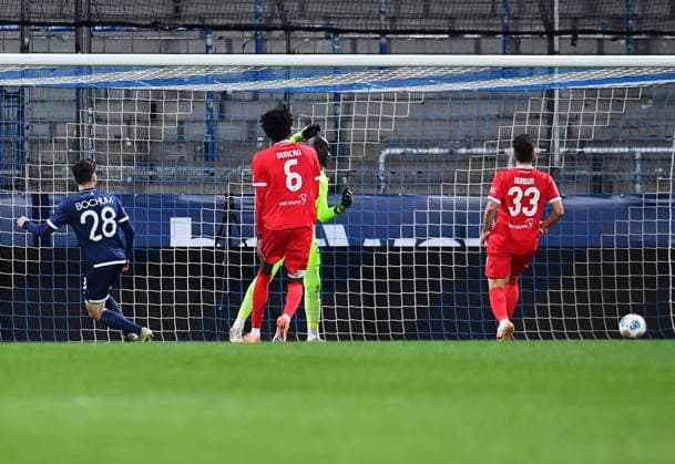 Fußball Herren Regionalliga West Saison 2025 2026 29. Spieltag: VfL Bochum U21, U 21 - Wuppertaler SV am 10.04.2026 im Vonovia Ruhrstadion in Bochum Luis Hartwig ( VfL Bochum U21 ) trifft zum 3:1 Nordrhein-Westfalen Deutschland *** Soccer Men Regionalliga West Season 2025 2026 29 Matchday VfL Bochum U21 Wuppertaler SV on 10 04 2026 at Vonovia Ruhrstadion in Bochum Luis Hartwig VfL Bochum U21 scores for 3 1 North Rhine-Westphalia Germany