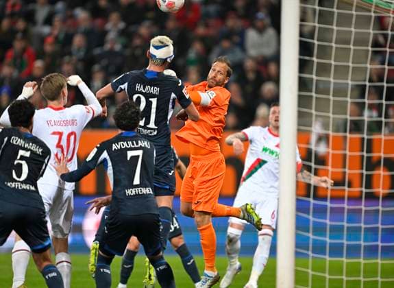10.04.2026, Fussball 1. Bundesliga 2025 2026, 29.Spieltag, FC Augsburg - TSG 1899 Hoffenheim, in der WWK-Arena Augsburg. Torwart Oliver Baumann (TSG 1899 Hoffenheim) wehrt den Ball ab. ***DFL and DFB regulations prohibit any use of photographs as image sequences and or quasi-video.*** *** 10 04 2026, Soccer 1 Bundesliga 2025 2026, Matchday 29, FC Augsburg TSG 1899 Hoffenheim, at WWK Arena Augsburg Goalkeeper Oliver Baumann TSG 1899 Hoffenheim defends the ball DFL and DFB regulations prohibit any use of photographs as image sequences and or quasi video