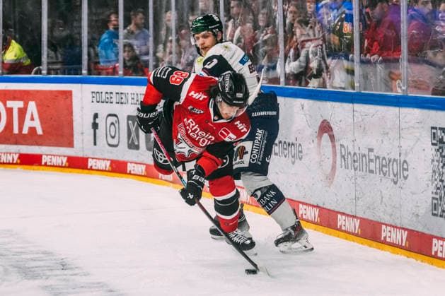 10.04.2026, xjmrgnx, Eishockey Penny DEL 1 2 Finale, Koelner Haie - Eisbären Berlin v.l. Zweikampf zwischen Gregor MacLeod (89, Koelner Haie) und Lean Bergmann (10, Eisbaeren Berlin) (DFL DFB REGULATIONS PROHIBIT ANY USE OF PHOTOGRAPHS as IMAGE SEQUENCES and or QUASI-VIDEO) Koeln *** 10 04 2026, xjmrgnx, Eishockey Penny DEL 1 2 Final, Koelner Haie Eisbären Berlin v l duel between Gregor MacLeod 89, Koelner Haie and Lean Bergmann 10, Eisbaeren Berlin DFL DFB REGULATIONS PROHIBIT ANY USE OF PHOTOGRAPHS as IMAGE SEQUENCES and or QUASI VIDEO Koeln