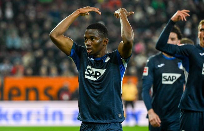 10.04.2026, xemx, Fussball 1.Bundesliga, FC Augsburg - TSG Hoffenheim v.l. Bazoumana Toure (TSG Hoffenheim) Jubel, Torjubel, celebrate the goal, jubelt ueber das Tor zum 2:2 (DFL DFB REGULATIONS PROHIBIT ANY USE OF PHOTOGRAPHS as IMAGE SEQUENCES and or QUASI-VIDEO) Augsburg *** 10 04 2026, xemx, Fussball 1 Bundesliga, FC Augsburg TSG Hoffenheim v l Bazoumana Toure TSG Hoffenheim Jubel, Torjubel, celebrate the goal, jubelt über das Tor zum 2 2 DFL DFB REGULATIONS PROHIBIT ANY USE OF PHOTOGRAPHS as IMAGE SEQUENCES and or QUASI VIDEO Augsburg