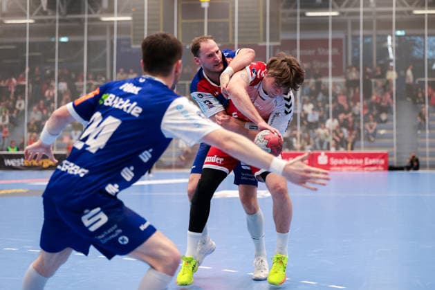 10.04.2026, 27. Spieltag der 2. Handball Bundesliga, TuSEM Essen - HBW Balingen Weilstetten, v. l. Tobias Heinzelmann (HBW Balingen-Weilstetten), Felix Göttler (TuSEM Essen). Essen Am Hallo NRW Deutschland xRHR-FOTO DEx *** 10 04 2026, 27 Matchday of the 2 Handball Bundesliga, TuSEM Essen HBW Balingen Weilstetten, f l Tobias Heinzelmann HBW Balingen Weilstetten , Felix Göttler TuSEM Essen Essen Am Hallo NRW Germany xRHR PHOTO DEx Copyright: DennisxEwert RHR-FOTOx RHR-FOTO DE