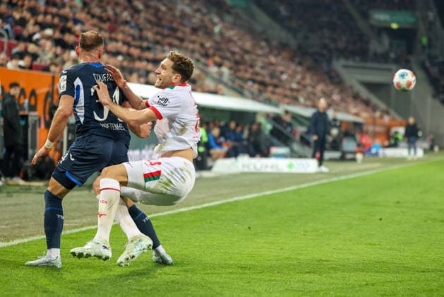Zweikampf Vladimir Coufal (TSG 1899 Hoffenheim, 34) mit Arthur Chaves (FC Augsburg, 34), GER, FC Augsburg vs. TSG 1899 Hoffenheim, Fussball, Bundesliga, 29. Spieltag, Saison 2025 2026, 10.04.2026, DFL DFB REGULATIONS PROHIBIT ANY USE OF PHOTOGRAPHS as IMAGE SEQUENCES and or QUASI-VIDEO, GER, FC Augsburg vs. TSG 1899 Hoffenheim, Fussball, Bundesliga, 29. Spieltag, Saison 2025 2026, 10.04.2026 Augsburg *** Duel Vladimir Coufal TSG 1899 Hoffenheim, 34 with Arthur Chaves FC Augsburg, 34 , GER, FC Augsburg vs TSG 1899 Hoffenheim, Football, Bundesliga, Matchday 29, Season 2025 2026, 10 04 2026, DFL DFB REGULATIONS PROHIBIT ANY USE OF PHOTOGRAPHS as IMAGE SEQUENCES and or QUASI VIDEO, GER, FC Augsburg vs TSG 1899 Hoffenheim, Football, Bundesliga, Matchday 29, Season 2025 2026, 10 04 2026 Augsburg Copyright: xEibner-Pressefoto JennixMaulx EP_JML