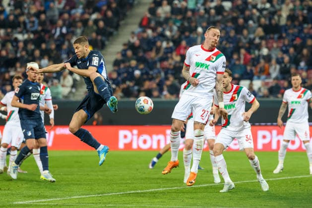 Torschuss Andrej Kramaric (TSG 1899 Hoffenheim, 27) mit Marius Wolf (FC Augsburg, 27), GER, FC Augsburg vs. TSG 1899 Hoffenheim, Fussball, Bundesliga, 29. Spieltag, Saison 2025 2026, 10.04.2026, DFL DFB REGULATIONS PROHIBIT ANY USE OF PHOTOGRAPHS as IMAGE SEQUENCES and or QUASI-VIDEO, GER, FC Augsburg vs. TSG 1899 Hoffenheim, Fussball, Bundesliga, 29. Spieltag, Saison 2025 2026, 10.04.2026 Augsburg *** Goal kick Andrej Kramaric TSG 1899 Hoffenheim, 27 with Marius Wolf FC Augsburg, 27 , GER, FC Augsburg vs TSG 1899 Hoffenheim, Football, Bundesliga, Matchday 29, Season 2025 2026, 10 04 2026, DFL DFB REGULATIONS PROHIBIT ANY USE OF PHOTOGRAPHS as IMAGE SEQUENCES and or QUASI VIDEO, GER, FC Augsburg vs TSG 1899 Hoffenheim, Football, Bundesliga, Matchday 29, Season 2025 2026, 10 04 2026 Augsburg Copyright: xEibner-Pressefoto JennixMaulx EP_JML