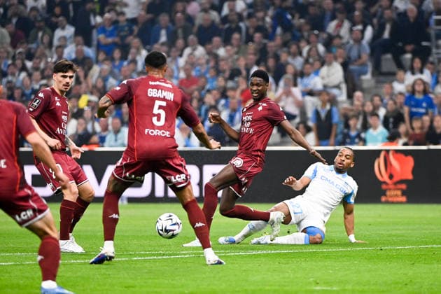 Olympique de Marseille v FC Metz - Ligue 1 McDonald s 2025 2026 38 Sadibou SANE (fcm) - 27 Quinten TIMBER (om) during the Ligue 1 McDonald s match between Marseille and Metz at Stade Velodrome on April 10, 2026 in Marseille, France. Marseille France  Copyright: xFEPx 776348351