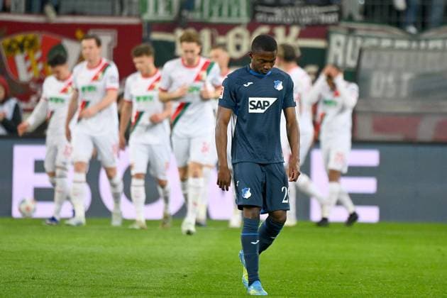Bazoumana TOURE (1899 Hoffenheim) nach Gegentor. Enttaeuschung,Frust,enttaeuscht, frustriert,niedergeschlagen, Fussball 1. Bundesliga Saison 2025 2026, 29.Spieltag, Spieltag29 FC Augsburg - TSG 1899 Hoffenheim am 10.04.2026 , WWK A R E N A. *** Bazoumana TOURE 1899 Hoffenheim after conceding goal Disappointment,frustration,disappointed,frustrated,dejected, Football 1 Bundesliga Season 2025 2026, 29 Matchday, Matchday29 FC Augsburg TSG 1899 Hoffenheim on 10 04 2026 , WWK A R E N A