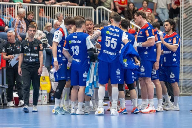 Matthia Flohr (HBW Balingen Weilstetten, Trainer) gibt seiner Mannschaft Anweisungen. TuSEM Essen vs. HBW Balingen Weilstetten, Handball, 2. HBL, 27. Spieltag, Saison 2025 2026, 10.04.2026 TuSEM Essen vs. HBW Balingen Weilstetten, Handball, 2. HBL, 27. Spieltag, Saison 2025 2026, 10.04.2026 Essen *** Matthia Flohr HBW Balingen Weilstetten, Coach gives instructions to his team TuSEM Essen vs HBW Balingen Weilstetten, Handball, 2 HBL, Matchday 27, Season 2025 2026, 10 04 2026 TuSEM Essen vs HBW Balingen Weilstetten, Handball, 2 HBL, Matchday 27, Season 2025 2026, 10 04 2026 Essen Copyright: xEibner-Pressefoto ThomasxHaeslerx EP_THR