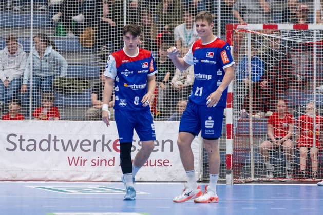 Till Wente (HBW Balingen Weilstetten, 21) freut sich ueber sein Tor. Daneben Magnus Grupe (HBW Balingen Weilstetten, 08). TuSEM Essen vs. HBW Balingen Weilstetten, Handball, 2. HBL, 27. Spieltag, Saison 2025 2026, 10.04.2026 TuSEM Essen vs. HBW Balingen Weilstetten, Handball, 2. HBL, 27. Spieltag, Saison 2025 2026, 10.04.2026 Essen *** Till Wente HBW Balingen Weilstetten, 21 is happy about his goal Next to Magnus Grupe HBW Balingen Weilstetten, 08 TuSEM Essen vs HBW Balingen Weilstetten, Handball, 2 HBL, Matchday 27, Season 2025 2026, 10 04 2026 TuSEM Essen vs HBW Balingen Weilstetten, Handball, 2 HBL, Matchday 27, Season 2025 2026, 10 04 2026 Essen Copyright: xEibner-Pressefoto ThomasxHaeslerx EP_THR