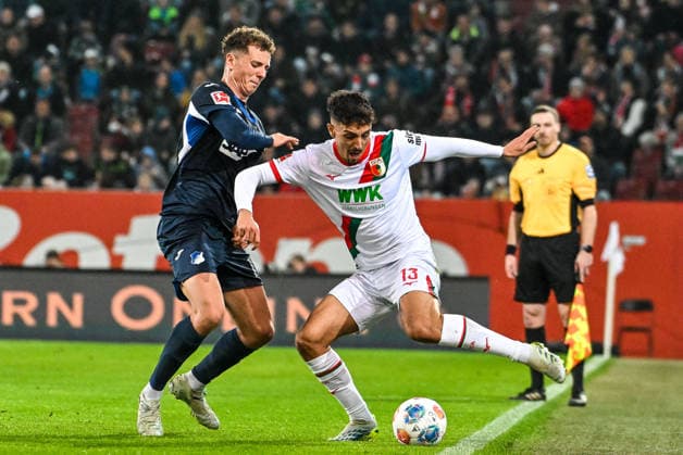 GER, 1. FBL, FC Augsburg vs TSG 1899 Hoffenheim 10.04.2026, WWK-Arena, Augsburg, GER, 1. FBL, FC Augsburg vs TSG 1899 Hoffenheim, im Bild Fisnik Asllani (Hoffenheim, 11), Dimitrios Giannoulis (FC Augsburg, 13) *** GER, 1 FBL, FC Augsburg vs TSG 1899 Hoffenheim 10 04 2026, WWK Arena, Augsburg, GER, 1 FBL, FC Augsburg vs TSG 1899 Hoffenheim, in the picture Fisnik Asllani Hoffenheim, 11 , Dimitrios Giannoulis FC Augsburg, 13 nordphotoxGmbHx xHafner nph00200