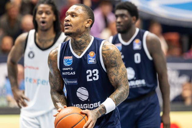 GER, easy-Credit Basketball-Bundesliga, Syntainics MBC - Veolia Towers Hamburg. 10.04.2026, Stadthalle, Weißenfels, GER, easy-Credit Basketball-Bundesliga, Syntainics MBC - Veolia Towers Hamburg. Charles Callison (Syntainics MBC, 23) bei einem Freiwurf Â Foto Alexander Trienitz Weißenfels Stadthalle Sachsen-Anhalt Deutschland