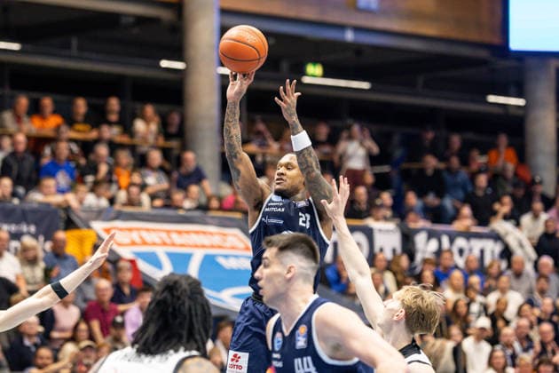 GER, easy-Credit Basketball-Bundesliga, Syntainics MBC - Veolia Towers Hamburg. 10.04.2026, Stadthalle, Weißenfels, GER, easy-Credit Basketball-Bundesliga, Syntainics MBC - Veolia Towers Hamburg. Charles Callison (Syntainics MBC, 23) Â Foto Alexander Trienitz Weißenfels Stadthalle Sachsen-Anhalt Deutschland