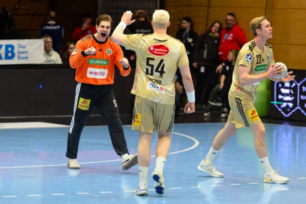 Joel Birlehm (TSV Hannover-Burgdorf, 35) feiert die Parade mit Justus Fischer (TSV Hannover-Burgdorf, 54) GER, ThSV Eisenach gegen TSV Hannover-Burgdorf, 1. Daikin Handballbundesliga, Handball, 28.Spieltag, Saison 2025 2026, 19.00 Uhr, 10.04.2026 GER, ThSV Eisenach gegen TSV Hannover-Burgdorf, 1. Daikin Handballbundesliga, Handball, 28.Spieltag, Saison 2025 2026, 19.00 Uhr, 10.04.2026 Eisenach Copyright: xEibner-Pressefoto MartinxHerbstx EP_MHT