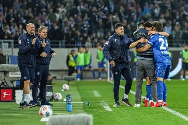 2. Bundesliga, Karlsruher SC vs Arminia Bielefeld, 10.04.2026 Torjubel zum 3:1 durch Fabian Schleusener (Karlsruher SC, 24) 2. Bundesliga, Karlsruher SC vs Arminia Bielefeld, BBBank Wildpark Karlsruhe, 10.04.2026 DFB DFL REGULATIONS PROHIBIT ANY USE OF PHOTOGRAPHS AS IMAGE SEQUENCES AND OR QUASI-VIDEO. *** 2 Bundesliga, Karlsruher SC vs Arminia Bielefeld, 10 04 2026 Goal celebration for 3 1 by Fabian Schleusener Karlsruher SC, 24 2 Bundesliga, Karlsruher SC vs Arminia Bielefeld, BBBank Wildpark Karlsruhe, 10 04 2026 DFB DFL REGULATIONS PROHIBIT ANY USE OF PHOTOGRAPHS AS IMAGE SEQUENCES AND OR QUASI VIDEO Copyright: xBEAUTIFULxSPORTS Boscox