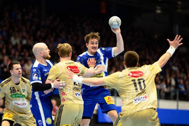Felix Aellen (ThSV Eisenach, 22), Peter Walz (ThSV Eisenach, 14), Renars Uscins (TSV Hannover-Burgdorf, 10), Marian Michalczik (TSV Hannover-Burgdorf, 22), Hannes Feise (TSV Hannover-Burgdorf, 56) GER, ThSV Eisenach gegen TSV Hannover-Burgdorf, 1. Daikin Handballbundesliga, Handball, 28.Spieltag, Saison 2025 2026, 19.00 Uhr, 10.04.2026 GER, ThSV Eisenach gegen TSV Hannover-Burgdorf, 1. Daikin Handballbundesliga, Handball, 28.Spieltag, Saison 2025 2026, 19.00 Uhr, 10.04.2026 Eisenach Copyright: xEibner-Pressefoto MartinxHerbstx EP_MHT