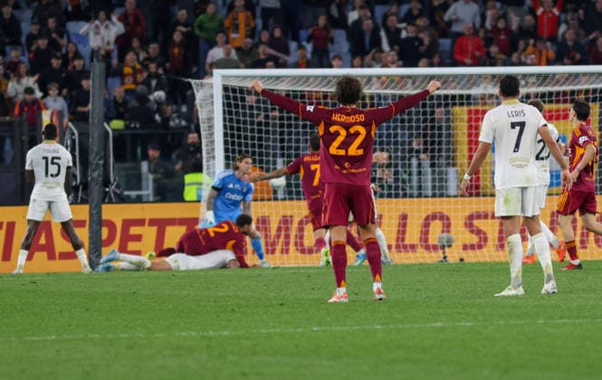 Roma vs Pisa Goal the Konstantinos Tsimikas of AS Roma During the football match on April 10, 2026, valid for the Italian Serie A - 2025 26 championship in Rome at the Stadio Olimpico between AS Roma vs. FC Pisa. Pictured: Roma stadio Olimpico Roma Italia Copyright: xFABIOxSASSOxFabioxSassox 2L8A9375