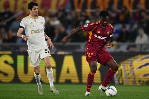 AS Roma v Pisa SC - Serie A Stefano Moreo of Pisa S.C. 1909 and Evan N Dicka of A.S. Roma are in action during the 32nd day of the Serie A Championship between A.S. Roma and Pisa S.C. 1909 at the Olympic Stadium in Rome, Italy, on April 10, 2026. Rome Italy  Copyright: xDomenicoxCippitellix originalFilename:cippitelli-asromapi260410_npBbE.jpg