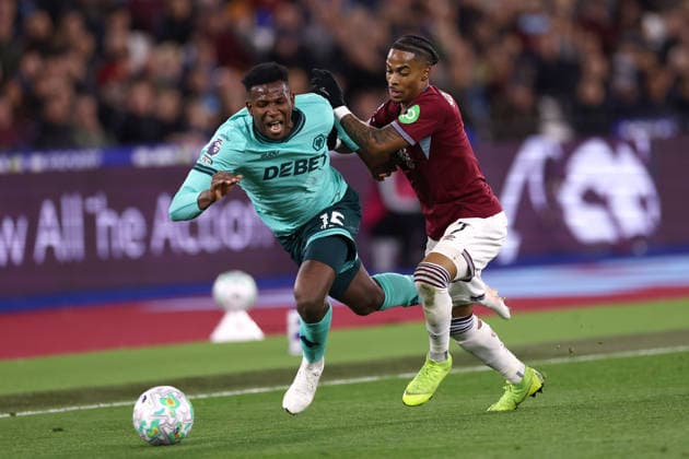 West Ham v Wolves 10 April 2026, London - Premier League Football - West Ham United v Wolverhampton Wanderers - Yerson Mosquera of Wolverhampton Wanderers and Crysencio Summerville of West Ham United - Photo: Jacques Feeney Offside. London UK Copyright: xJacquesxFeeneyx xOffsidexOffside