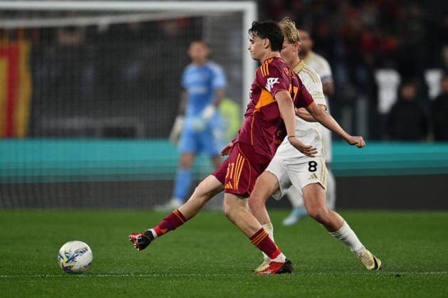 AS Roma v Pisa SC - Serie A Niccolo Pisilli of A.S. Roma and Malthe Hojholt of Pisa S.C. 1909 are in action during the 32nd day of the Serie A Championship between A.S. Roma and Pisa S.C. 1909 at the Olympic Stadium on April 10, 2026, in Rome, Italy. Rome Italy  Copyright: xDomenicoxCippitellix originalFilename:cippitelli-asromapi260410_npvuq.jpg