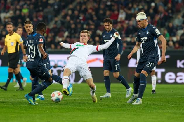 im Zweikampf, Aktion, mit Bazoumana Toure 29 (TSG 1899 Hoffenheim), Anton Kade 30 (FC Augsburg), Albian Hajdari 21 (TSG 1899 Hoffenheim), FC Augsburg vs. TSG 1899 Hoffenheim, Fussball, 1. Bundesliga, 29. Spieltag, 10.04.2026 DFB regulations prohibit any use of photographs as image sequences and or quasi-video Augsburg Bayern Deutschland *** in duel, action, with Bazoumana Toure 29 TSG 1899 Hoffenheim , Anton Kade 30 FC Augsburg , Albian Hajdari 21 TSG 1899 Hoffenheim , FC Augsburg vs TSG 1899 Hoffenheim, Football, 1 Bundesliga, Matchday 29, 10 04 2026 DFB regulations prohibit any use of photographs as image sequences and or quasi video Augsburg Bayern Germany Copyright: xkolbert-press ChristianxKolbertx