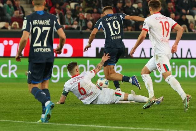 Jeffrey Gouweleeuw 6 (FC Augsburg) foult Tim Lemperle 19 (TSG 1899 Hoffenheim), FC Augsburg vs. TSG 1899 Hoffenheim, Fussball, Maenner, Bundesliga, Saison 2025 2026, Rueckrunde, 29. Spieltag, 10.04.2026 DFB regulations prohibit any use of photographs as image sequences and or quasi-video Augsburg Bayern Deutschland *** Jeffrey Gouweleeuw 6 FC Augsburg fouls Tim Lemperle 19 TSG 1899 Hoffenheim , FC Augsburg vs TSG 1899 Hoffenheim, Football, Men, Bundesliga, Season 2025 2026, Second round, Matchday 29, 10 04 2026 DFB regulations prohibit any use of photographs as image sequences and or quasi video Augsburg Bayern Germany Copyright: xkolbert-press MartinxAgüerax