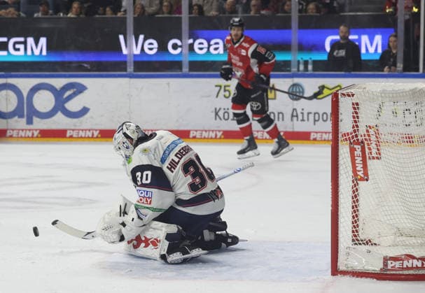 Jake Hildebrand (Eisbaeren Berlin 30) Koelner Haie vs. Eisbaeren Berlin, Eishockey, DEL, Playoffs, Halbfinale Spiel 2, Spielzeit 2025 2026, 10.04.2026 Koelner Haie vs. Eisbaeren Berlin, Eishockey, DEL, Playoffs, Halbfinale Spiel 2, Spielzeit 2025 2026, 10.04.2026 Koeln *** Jake Hildebrand Eisbaeren Berlin 30 Koelner Haie vs Eisbaeren Berlin, ice hockey, DEL, playoffs, semi-final game 2, season 2025 2026, 10 04 2026 Koelner Haie vs Eisbaeren Berlin, ice hockey, DEL, playoffs, semi-final game 2, season 2025 2026, 10 04 2026 Koeln Copyright: xEibner-Pressefotox xThomasxStoecx EP_TSR
