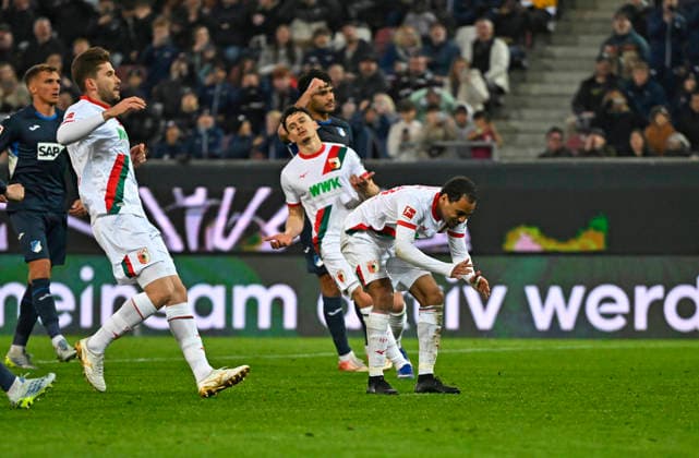 10.04.2026, Fussball 1. Bundesliga 2025 2026, 29.Spieltag, FC Augsburg - TSG 1899 Hoffenheim, in der WWK-Arena Augsburg. Alexis Julian Claude-Maurice (FC Augsburg) ärgert sich , er hat zuvor einen Elfmeter verschossen ***DFL and DFB regulations prohibit any use of photographs as image sequences and or quasi-video.*** *** 10 04 2026, Soccer 1 Bundesliga 2025 2026, Matchday 29, FC Augsburg TSG 1899 Hoffenheim, at WWK Arena Augsburg Alexis Julian Claude Maurice FC Augsburg is annoyed , he missed a penalty kick before DFL and DFB regulations prohibit any use of photographs as image sequences and or quasi video