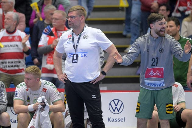 Aaron Ziercke (Trainer GWD Minden), Max Staar (GWD Minden 27) (R) , GER, MT Melsungen - TSV GWD Minden, Handball, 1. Bundesliga, 28. Spieltag, Saison 2025 2026, 10.04.2026, GER, MT Melsungen - TSV GWD Minden, Handball, 1. Bundesliga, 28. Spieltag, Saison 2025 2026, 10.04.2026 Kassel Copyright: xEibner-Pressefotox xRolandxSippex EP_RSL