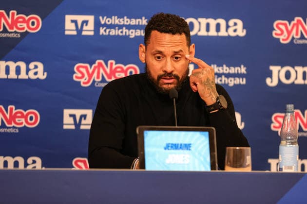 10.04.2026, Fussball, Herren, Dritte Liga, 33. Spieltag 3. Liga Saison 2025 2026: TSG 1899 Hoffenheim II - FC Schweinfurt 05 Trainer Jermaine Jones (FC Schweinfurt 05) auf der Pressekonferenz, Einzelbild Sinsheim Dietmar-Hopp-Stadion Hoffenheim Baden-Württemberg Deutschland *** 10 04 2026, Football, Men, Third division, 33 Matchday 3 Liga Season 2025 2026 TSG 1899 Hoffenheim II FC Schweinfurt 05 Coach Jermaine Jones FC Schweinfurt 05 at the press conference, single picture Sinsheim Dietmar Hopp Stadion Hoffenheim Baden Württemberg Germany