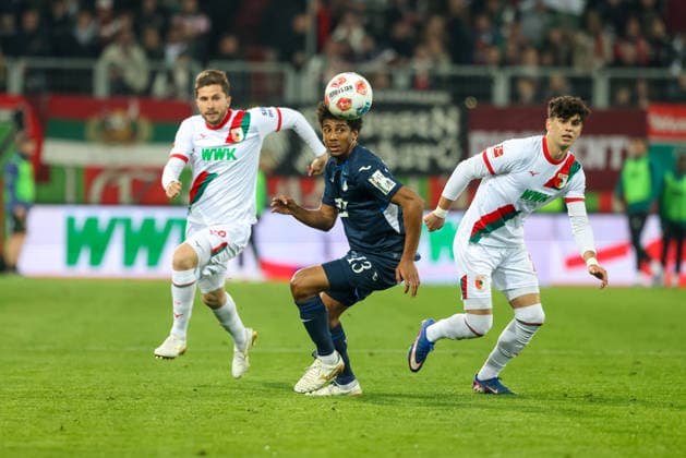 Bernardo (TSG 1899 Hoffenheim, 13) mit Rodrigo Ribeiro (FC Augsburg, 21) und Elvis Rexhbecaj (FC Augsburg, 08), GER, FC Augsburg vs. TSG 1899 Hoffenheim, Fussball, Bundesliga, 29. Spieltag, Saison 2025 2026, 10.04.2026, DFL DFB REGULATIONS PROHIBIT ANY USE OF PHOTOGRAPHS as IMAGE SEQUENCES and or QUASI-VIDEO, GER, FC Augsburg vs. TSG 1899 Hoffenheim, Fussball, Bundesliga, 29. Spieltag, Saison 2025 2026, 10.04.2026 Augsburg *** Bernardo TSG 1899 Hoffenheim, 13 with Rodrigo Ribeiro FC Augsburg, 21 and Elvis Rexhbecaj FC Augsburg, 08 , GER, FC Augsburg vs TSG 1899 Hoffenheim, Football, Bundesliga, Matchday 29, Season 2025 2026, 10 04 2026, DFL DFB REGULATIONS PROHIBIT ANY USE OF PHOTOGRAPHS as IMAGE SEQUENCES and or QUASI VIDEO, GER, FC Augsburg vs TSG 1899 Hoffenheim, Football, Bundesliga, Matchday 29, Season 2025 2026, 10 04 2026 Augsburg Copyright: xEibner-Pressefoto JennixMaulx EP_JML