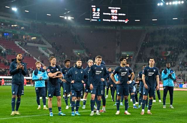 10.04.2026, Fussball 1. Bundesliga 2025 2026, 29.Spieltag, FC Augsburg - TSG 1899 Hoffenheim, in der WWK-Arena Augsburg. Die Hoffenheimer sind über das 2:2 nicht glücklich. ***DFL and DFB regulations prohibit any use of photographs as image sequences and or quasi-video.*** *** 10 04 2026, Soccer 1 Bundesliga 2025 2026, Matchday 29, FC Augsburg TSG 1899 Hoffenheim, at WWK Arena Augsburg Hoffenheim are not happy about the 2 2 DFL and DFB regulations prohibit any use of photographs as image sequences and or quasi video