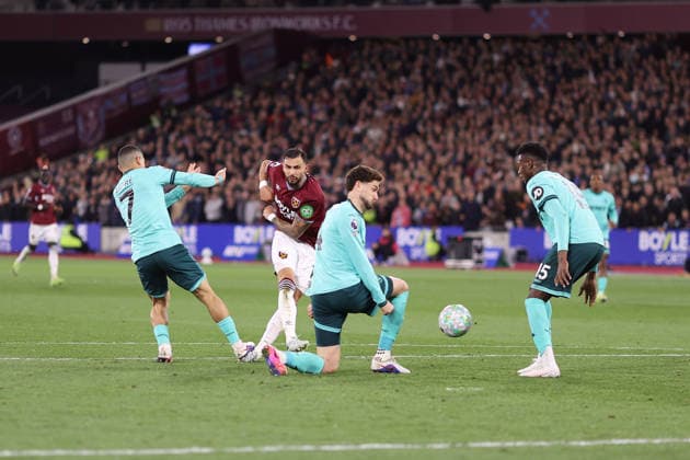 West Ham v Wolves 10 April 2026, London - Premier League Football - West Ham United v Wolverhampton Wanderers - Taty Castellanos of West Ham United scores their 3rd goal - Photo: Jacques Feeney Offside. London UK Copyright: xJacquesxFeeneyx xOffsidexOffside
