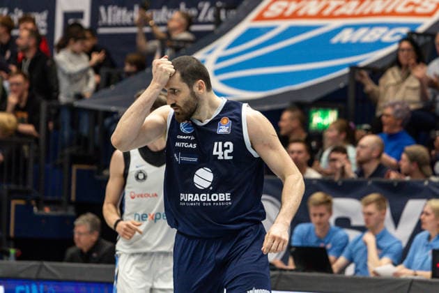 GER, easy-Credit Basketball-Bundesliga, Syntainics MBC - Veolia Towers Hamburg. 10.04.2026, Stadthalle, Weißenfels, GER, easy-Credit Basketball-Bundesliga, Syntainics MBC - Veolia Towers Hamburg. Nemanja Djurisic (Syntainics MBC, 42) jubelt Â Foto Alexander Trienitz Weißenfels Stadthalle Sachsen-Anhalt Deutschland *** GER, easy Credit Basketball Bundesliga, Syntainics MBC Veolia Towers Hamburg 10 04 2026, Stadthalle, Weißenfels, GER, easy Credit Basketball Bundesliga, Syntainics MBC Veolia Towers Hamburg Nemanja Djurisic Syntainics MBC, 42 jubelt Â Foto Alexander Trienitz Weißenfels Stadthalle Sachsen Anhalt Germany