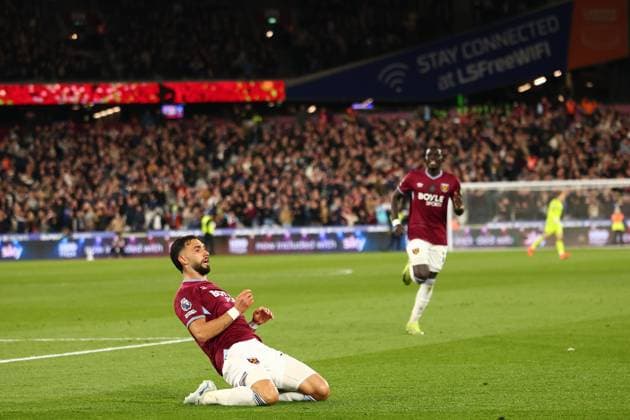 Valentin Castellanos of West Ham United celebrates after he scored for 2-0 - West Ham United v Wolverhampton Wanderers, Premier League, London Stadium, London, UK - 10th Aptil 2026. Editorial Use Only - DataCo restrictions apply West Ham United v Wolverhampton Wanderers, Premier League, Football, London Stadium, London, UK - 10 Apr 2026London London Stadium United Kingdom EDITORIAL USE ONLY No use with unauthorised audio, video, data, fixture lists, club league logos or live services. Online in-match use limited to 120 images, no video emulation. No use in betting, games or single club league player publications. Copyright: xMDI Shutterstockx 16824051m