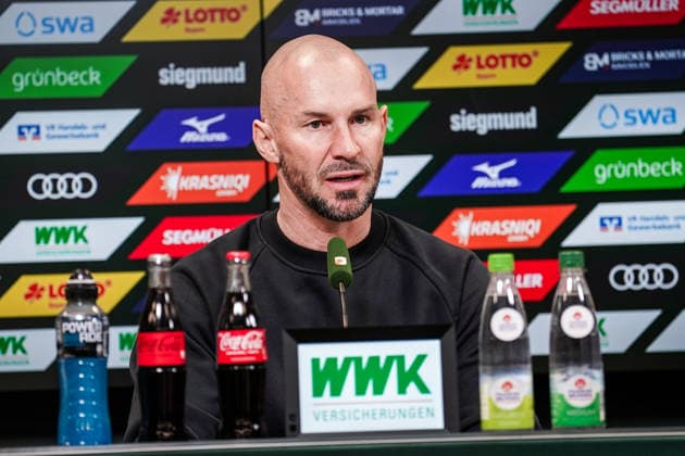 Fussball: Deutschland: 1. Bundesliga 2025 2026 - 29. Spieltag, 10.04.2026 - FC Augsburg vs. TSG Hoffenheim - WWK Arena (Augsburg, Deutschland); Pressekonferenz mit Trainer Christian Ilzer (TSG Hoffenheim) *** Soccer Germany 1 Bundesliga 2025 2026 Matchday 29, 10 04 2026 FC Augsburg vs TSG Hoffenheim WWK Arena Augsburg, Germany Press conference with coach Christian Ilzer TSG Hoffenheim Copyright: xLUKAxKOLANOVICx