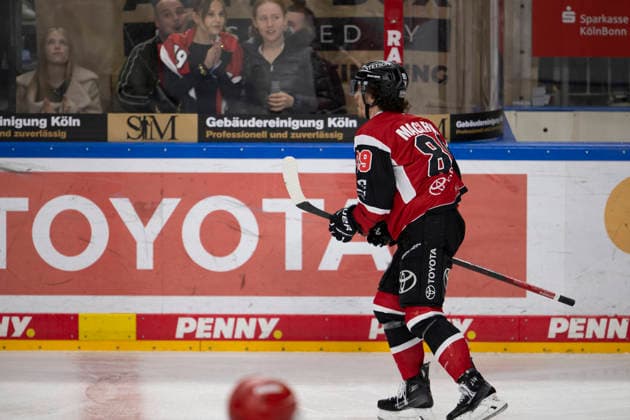 PENNY DEL 1 - Playoff Halbfinale - Kölner Haie - Eisbären Berlin; Köln, 10.04.2026 Gregor Macleod (Kölner Haie, Sturm, 89); PENNY DEL 1 - Playoff Halbfinale - Kölner Haie - Eisbären Berlin am 10.04.2026 in der Lanxess Arena in Köln (Deutschland). *** PENNY DEL 1 Playoff Semi Final Kölner Haie Eisbären Berlin Cologne, 10 04 2026 Gregor Macleod Kölner Haie, Sturm, 89 PENNY DEL 1 Playoff Semi Final Kölner Haie Eisbären Berlin on 10 04 2026 at the Lanxess Arena in Cologne Germany Copyright: xBEAUTIFULxSPORTS AndreasxDickx