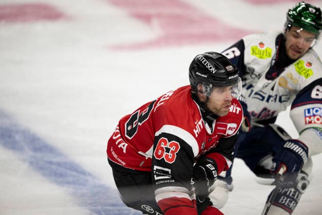 PENNY DEL 1 - Playoff Halbfinale - Kölner Haie - Eisbären Berlin; Köln, 10.04.2026 Patrick Russell (Kölner Haie, Sturm, 63); Kai Wissmann (Eisbären Berlin, Verteidigung, 6); PENNY DEL 1 - Playoff Halbfinale - Kölner Haie - Eisbären Berlin am 10.04.2026 in der Lanxess Arena in Köln (Deutschland). *** PENNY DEL 1 Playoff Semifinal Kölner Haie Eisbären Berlin Cologne, 10 04 2026 Patrick Russell Kölner Haie, offense, 63 Kai Wissmann Eisbären Berlin, defense, 6 PENNY DEL 1 Playoff Semifinal Kölner Haie Eisbären Berlin on 10 04 2026 at the Lanxess Arena in Cologne Germany Copyright: xBEAUTIFULxSPORTS AndreasxDickx