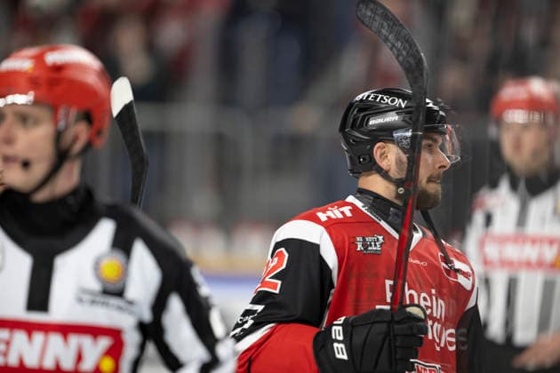 PENNY DEL 1 - Playoff Halbfinale - Kölner Haie - Eisbären Berlin; Köln, 10.04.2026 Maximilian Glötzl (Kölner Haie, Verteidigung, 22); PENNY DEL 1 - Playoff Halbfinale - Kölner Haie - Eisbären Berlin am 10.04.2026 in der Lanxess Arena in Köln (Deutschland). *** PENNY DEL 1 Playoff Semifinal Kölner Haie Eisbären Berlin Cologne, 10 04 2026 Maximilian Glötzl Kölner Haie, Defense, 22 PENNY DEL 1 Playoff Semifinal Kölner Haie Eisbären Berlin on 10 04 2026 at the Lanxess Arena in Cologne Germany Copyright: xBEAUTIFULxSPORTS AndreasxDickx