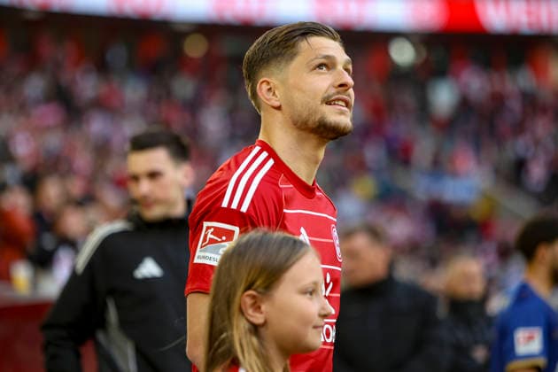 10.04.2026, GER, Fussball, Herren, 2. BL, Saison 2025 2026, Fortuna Düsseldorf - Holstein Kiel Florent Muslija (Fortuna Düsseldorf) lächelt, lacht Düsseldorf Merkur Spiel-Arena Nordrhein-Westfalen Deutschland *** 10 04 2026, GER, Soccer, Men, 2 BL, Season 2025 2026, Fortuna Düsseldorf Holstein Kiel Florent Muslija Fortuna Düsseldorf smiles, laughs Düsseldorf Merkur Spiel Arena Nordrhein Westfalen Germany Copyright: xAdrianxSchlüterx