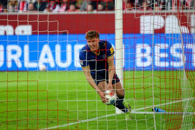 10.04.2026, GER, Fussball, Herren, 2. BL, Saison 2025 2026, Fortuna Düsseldorf - Holstein Kiel Phil Harres (Kiel) erzielt das Tor zum 0:1 Düsseldorf Merkur Spiel-Arena Nordrhein-Westfalen Deutschland *** 10 04 2026, GER, Soccer, Men, 2 BL, Season 2025 2026, Fortuna Düsseldorf Holstein Kiel Phil Harres Kiel scores the goal for 0 1 Düsseldorf Merkur Spiel Arena Nordrhein Westfalen Germany Copyright: xAdrianxSchlüterx
