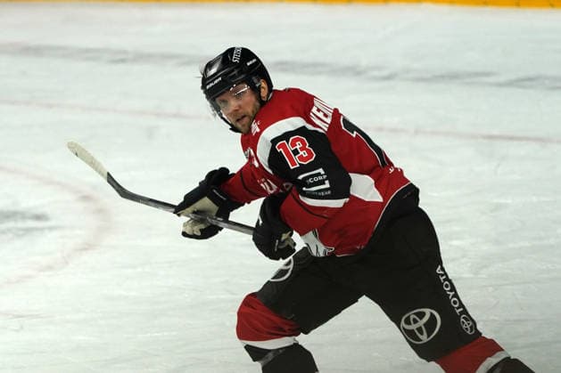 Köln, DEL, 1.DEL, Saison 2025 2026, Playoffs Halbfinale , Kölner Haie vs Eisbären Berlin , 10.04.2026, Lanxessarena Köln, Valtteri Kemiläinen, Kölner Haie, Finnland, Finland, FIN; Aktion, Einzelbild *** Cologne, DEL, 1 DEL, season 2025 2026, playoffs semi-final, Kölner Haie vs Eisbären Berlin, 10 04 2026, Lanxessarena Cologne, Valtteri Kemiläinen, Kölner Haie, Finland, Finland, FIN action, single image