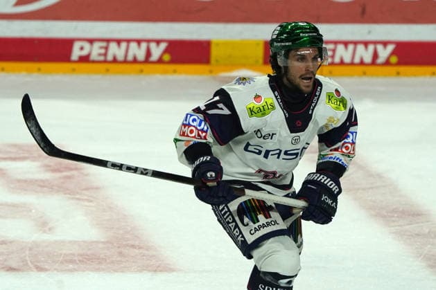 Köln, DEL, Saison 2025 2026, Playoffs semi Finale Spiel 2, Kölner Haie vs Eisbären Berlin , 10.04.2026. Lanxessarena Köln, Jean Sebastien Dea Eisbären Berlin *** Cologne, DEL, Season 2025 2026, Playoffs semi final game 2, Kölner Haie vs Eisbären Berlin , 10 04 2026 Lanxessarena Cologne, Jean Sebastien Dea Eisbären Berlin